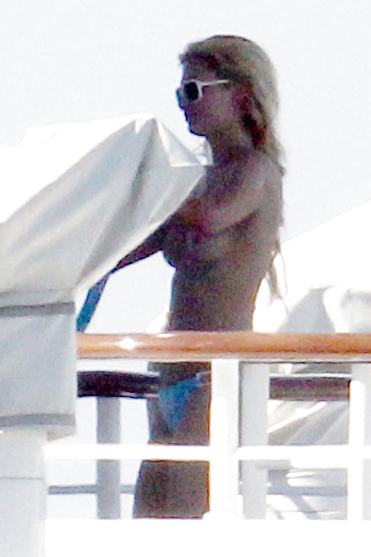 Paris Hilton Candids Topless #2008863