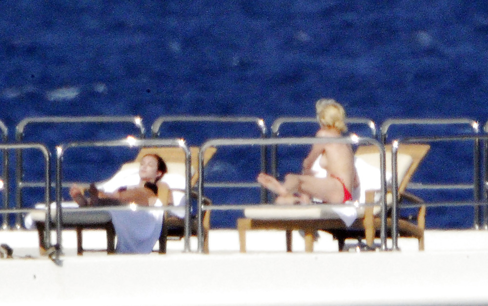 Paris Hilton Candids Topless #2008882