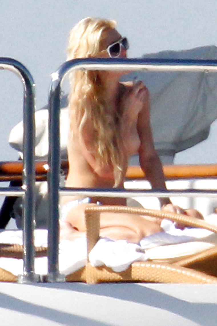 Paris Hilton Candids Topless #2008907