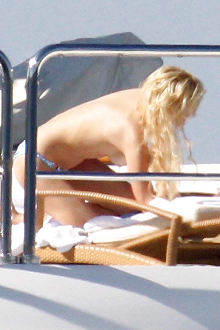 Paris Hilton Candids Topless #2008974