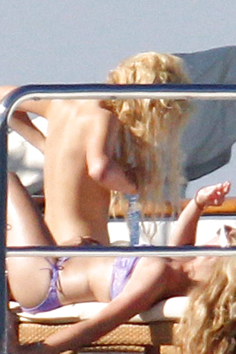 Paris Hilton Candids Topless #2008992