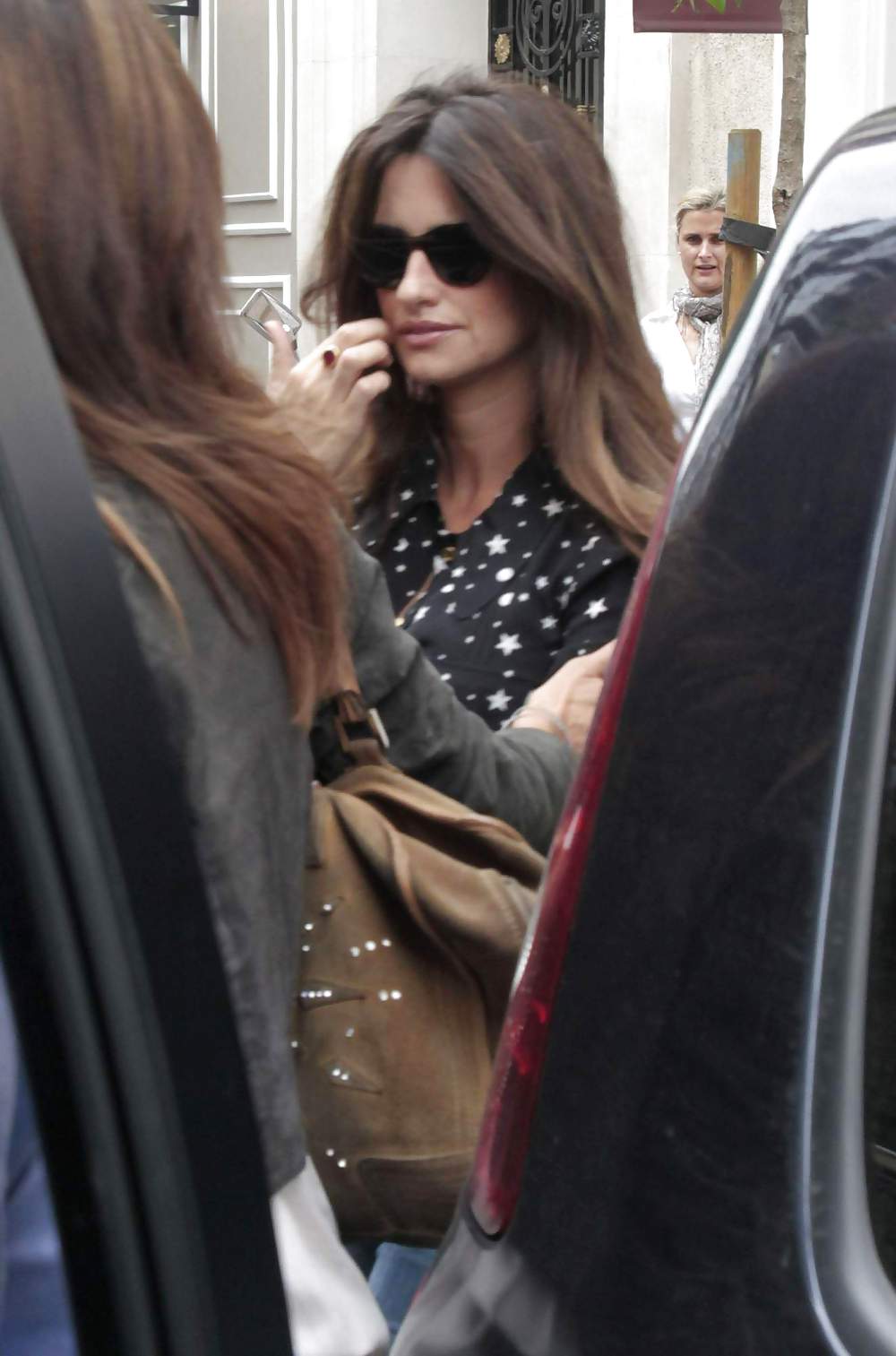 Penelope Cruz shopping with a friend in Madrid #3994436