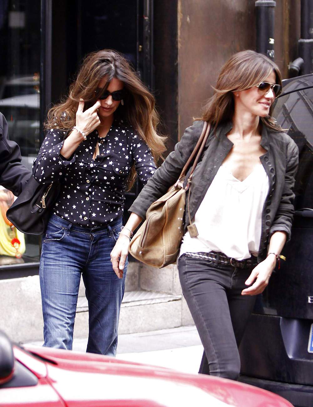 Penelope Cruz shopping with a friend in Madrid #3994470