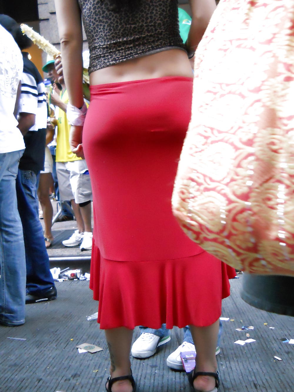 Candid non porn babe in a tight long red skirt #21665419