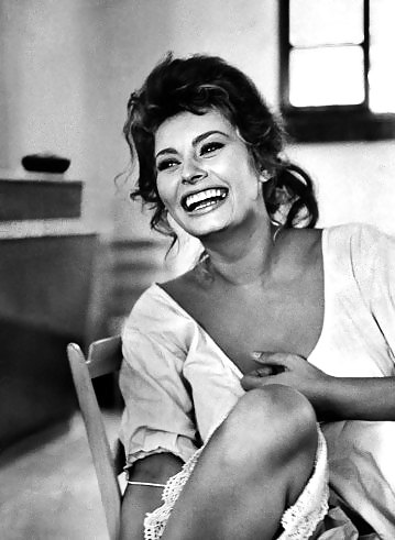 Sophia Loren - Sex Symbol Comparer Au-delà #12215352