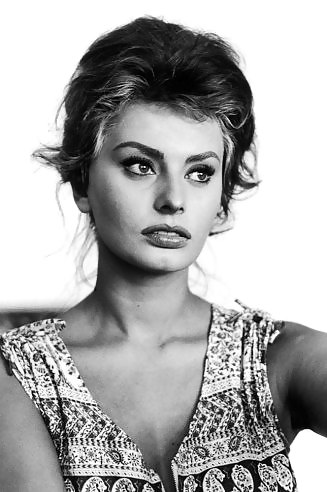Sophia Loren - Sex Symbol Comparer Au-delà #12215358