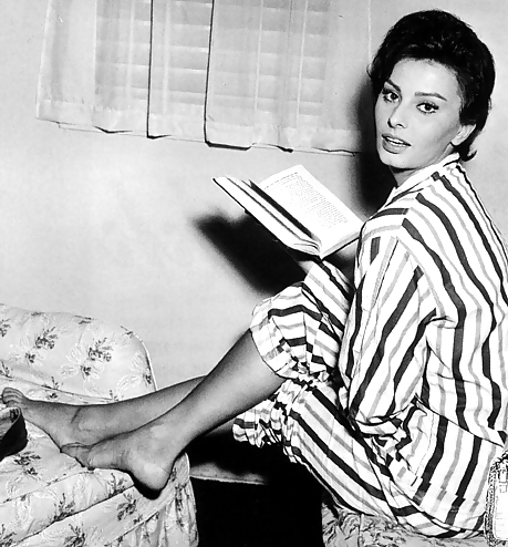 Sophia Loren - Sex Symbol Comparer Au-delà #12215455