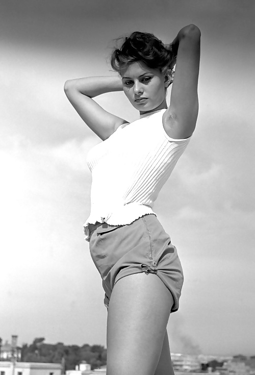 Sophia Loren - Sex Symbol Comparer Au-delà #12215477
