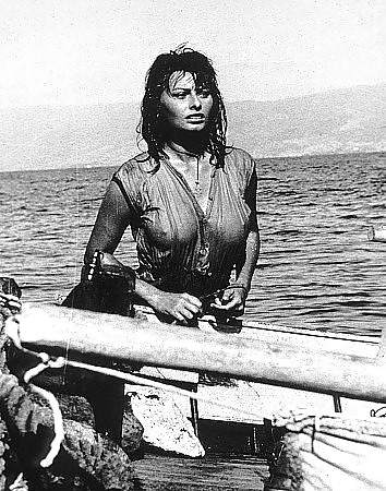 Sophia Loren - Sex Symbol Comparer Au-delà #12215634