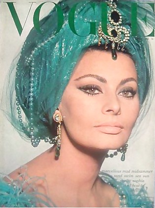Sophia Loren - Sex Symbol Comparer Au-delà #12215651