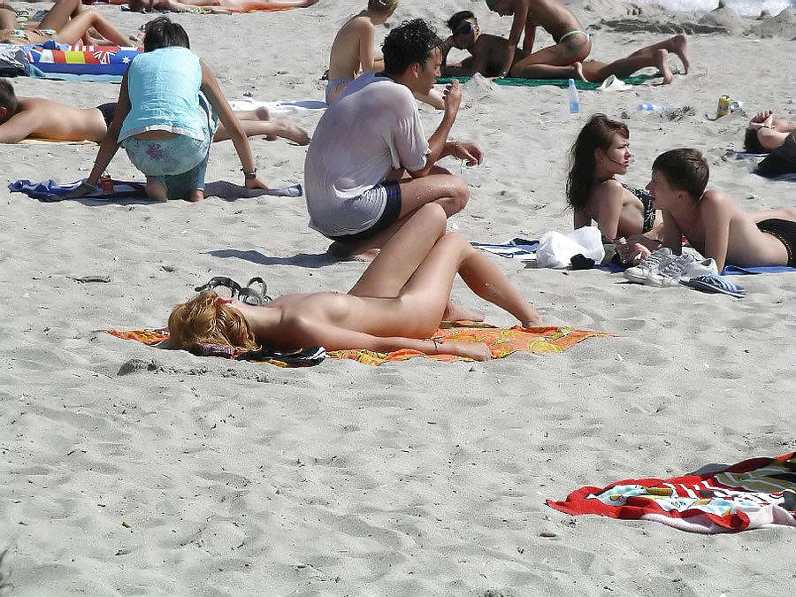 Sono un nudista da spiaggia
 #864236