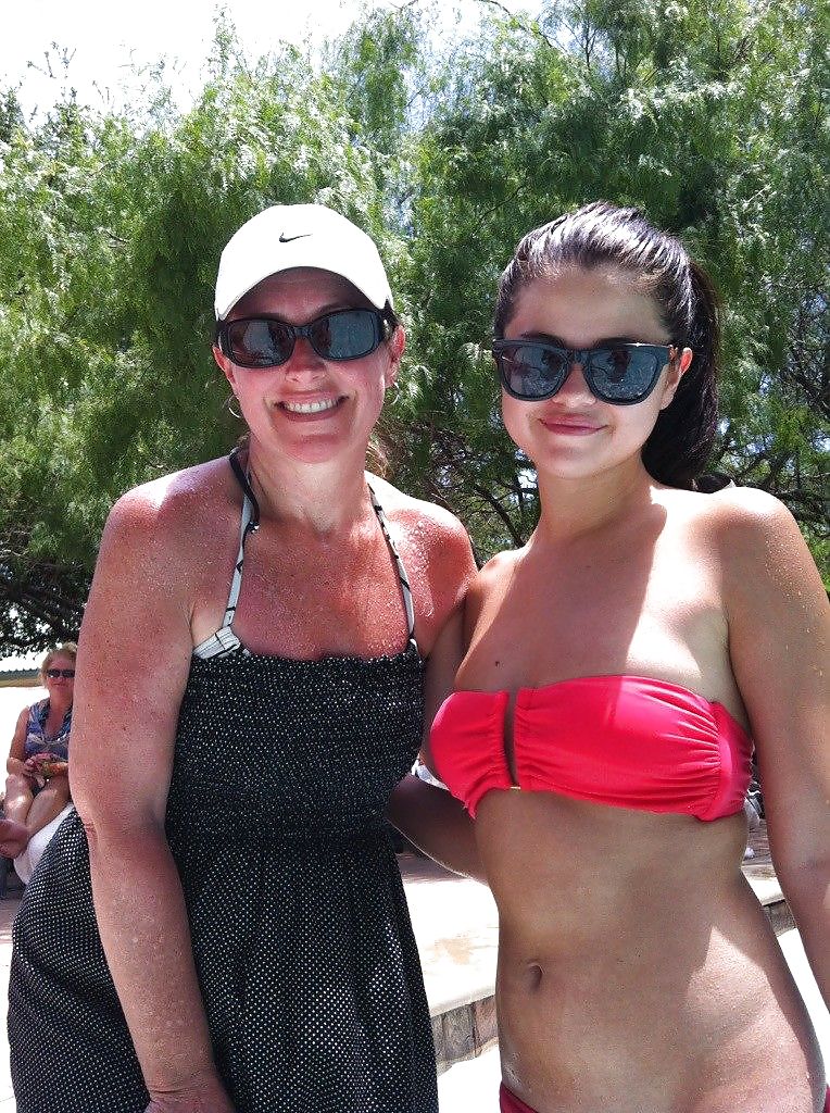 Selena gomez bikini
 #11412497