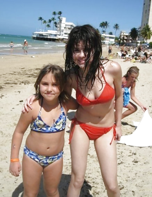 Selena gomez bikini
 #11413253