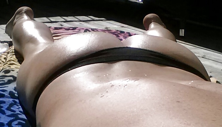Tanning with my g-string feeling so horny in the sun!!! #18954702