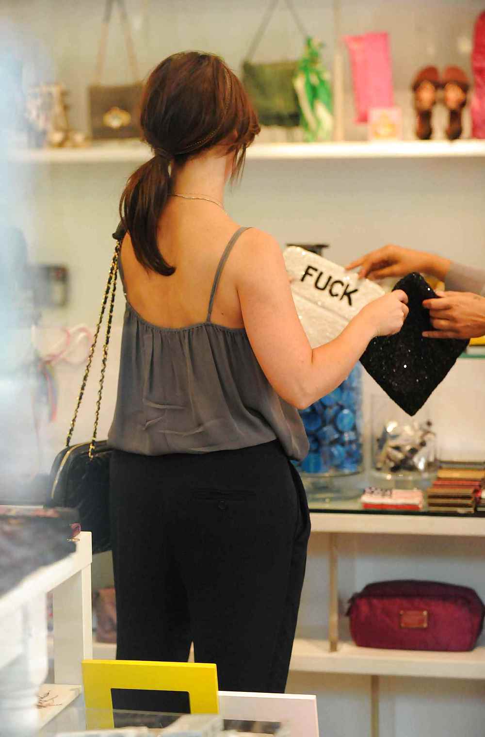 Jennifer love hewitt shopping a la apr #4609509