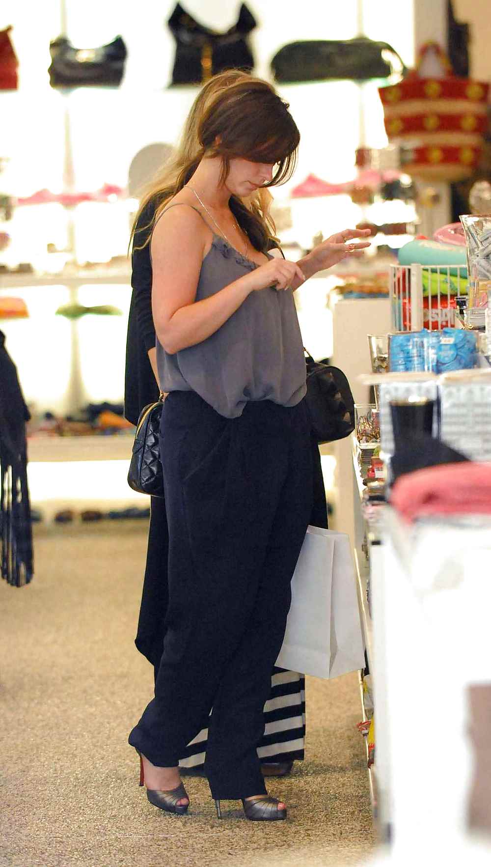 Jennifer Love Hewitt Einkaufen In La April #4609664