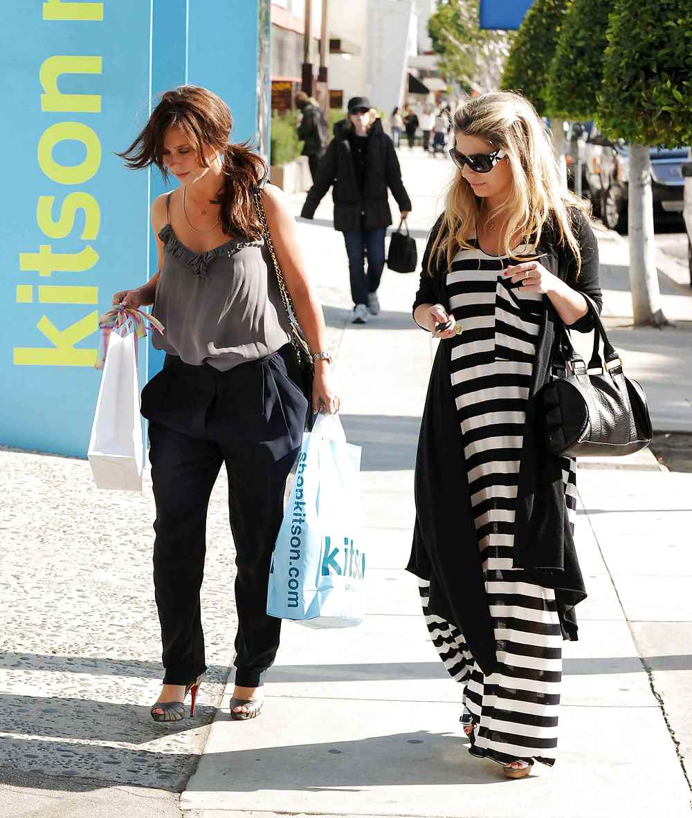 Jennifer Love Hewitt Shopping in LA APR #4609692