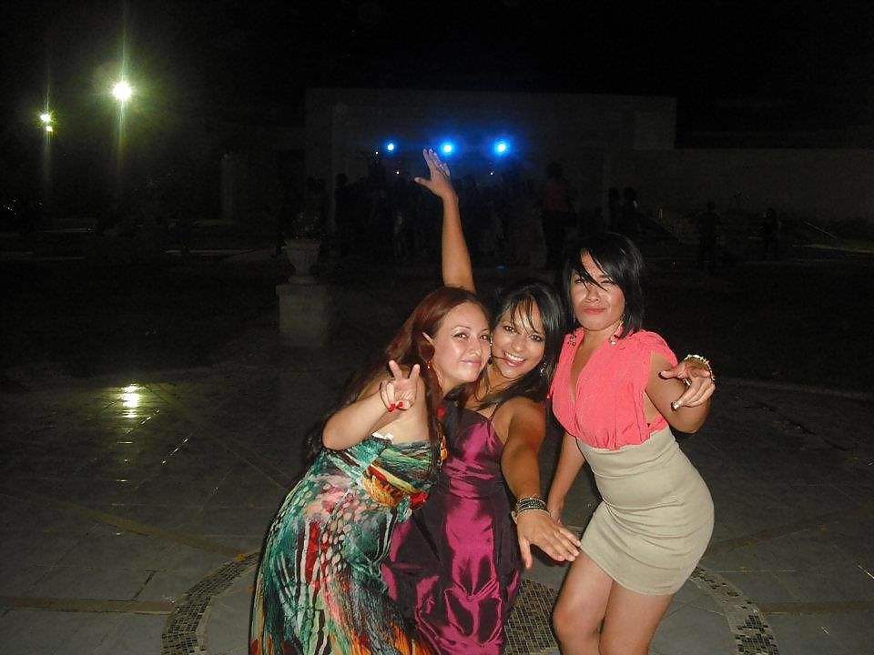 Mujer (amigiutas 24)
 #12945811