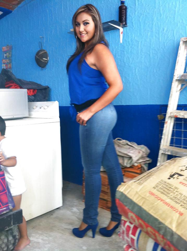 女性 (amigiutas 24)
 #12945847