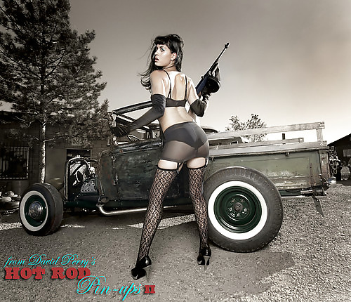 Huge Legs, Huge Ladies #9355113