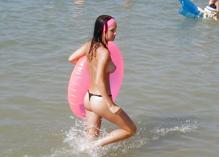 La bellezza delle ragazze della spiaggia amatoriale
 #10353839