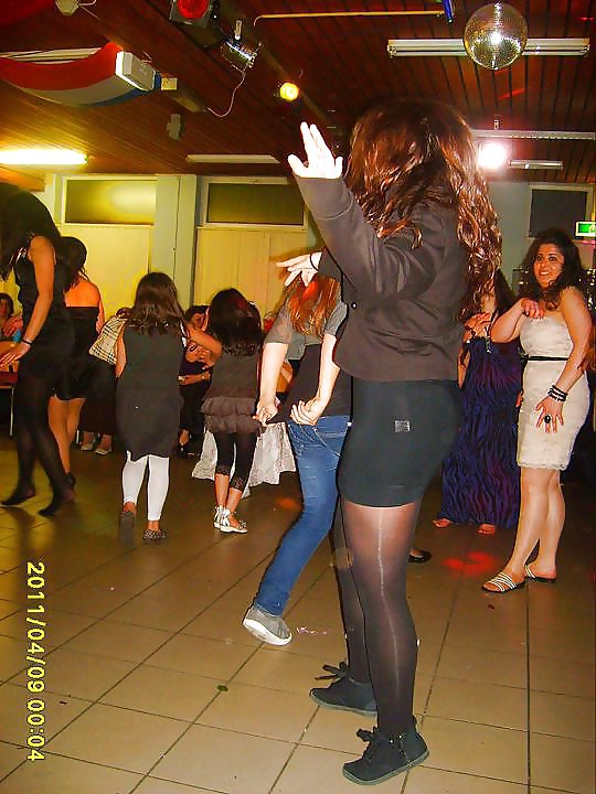 ¡Mi esposa árabe-turca bailando en la fiesta!
 #12961643