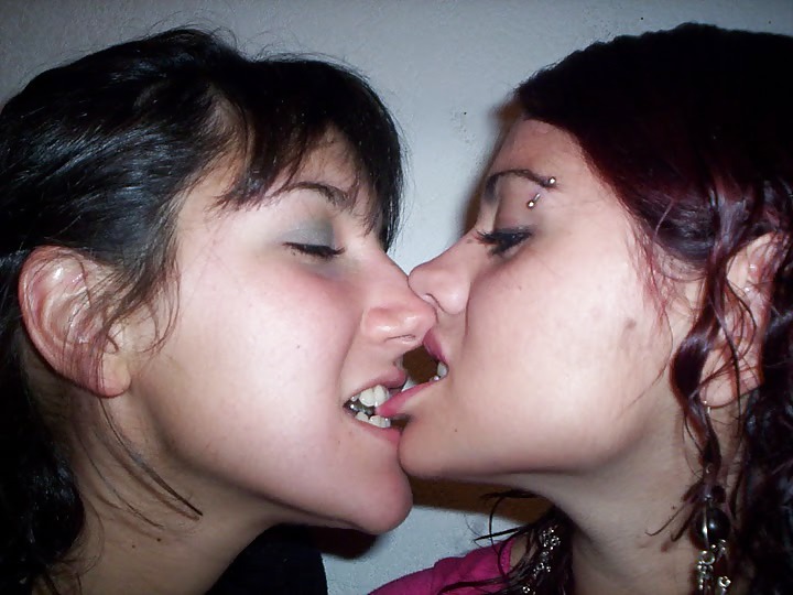 Girls making out with other girls #3165008