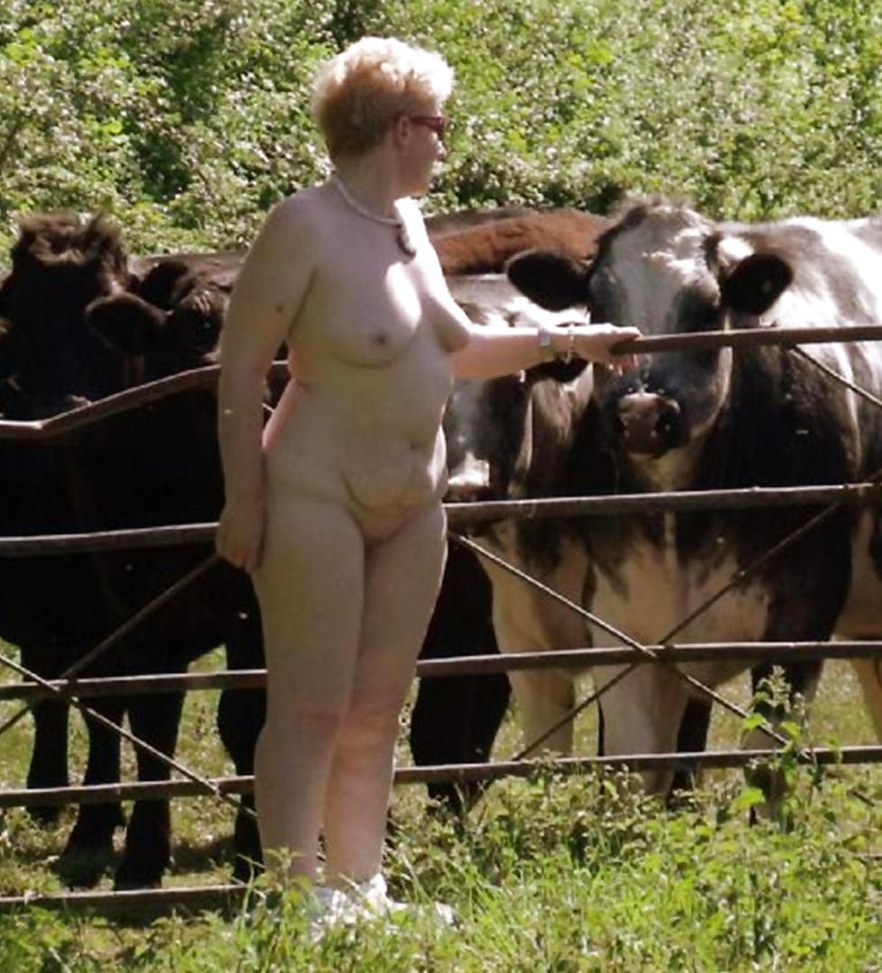 Housewives showing for us #9580348
