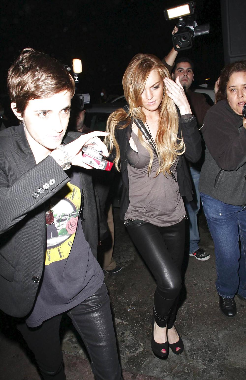 Lindsay Lohan fuori con il suo uomo
 #3713377