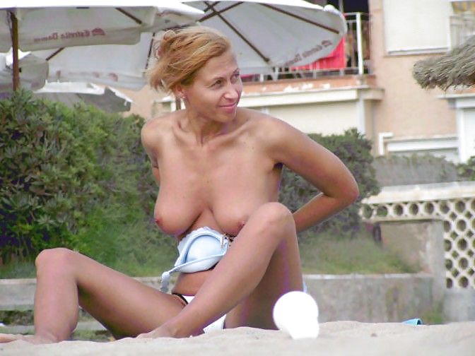 Beautiful Tits Caught On Beach By Voyeur TROC #18300727