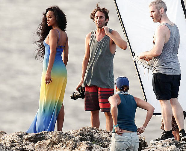 Rihanna Filmt Anzeige Bikini Titten #9923590