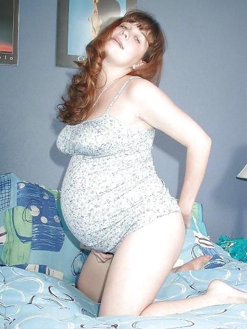 Pregnant brunette posing her plump body #16446155