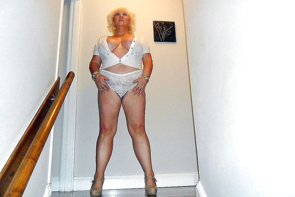 Housewives showing for us #8205338