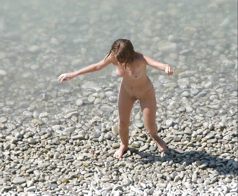 Sono un nudista sulla spiaggia
 #1895543