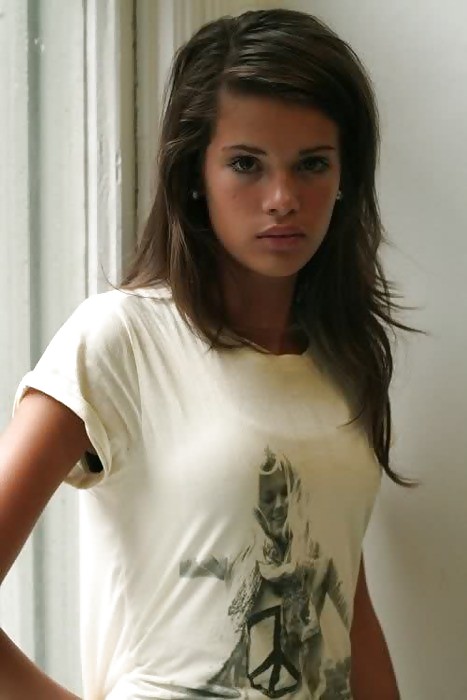 下品な顔
 #9039649