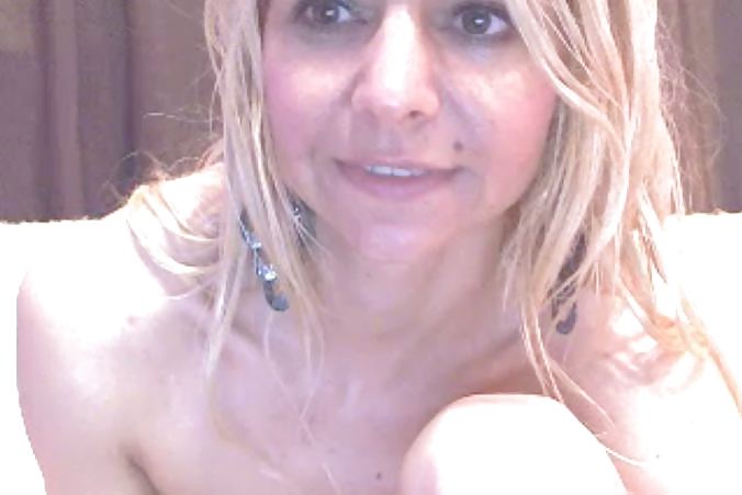 Selvaggia saporno milf allunga la fica in cam
 #8122591