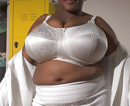 Chunky tits in bra 2 #11899922