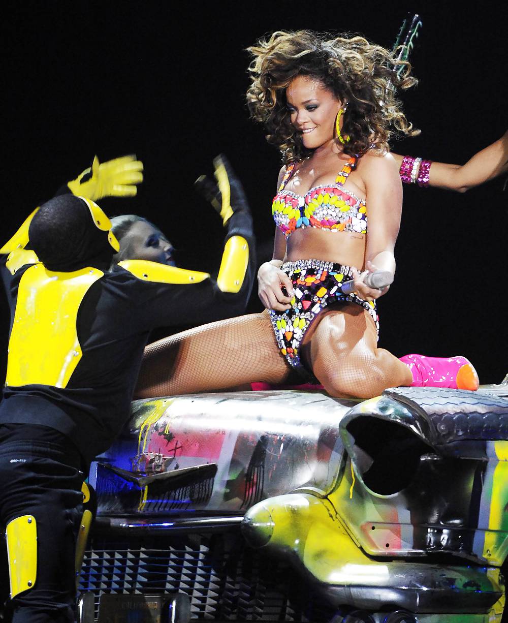 Rihanna performs at the 02 Arena, East London  #6206947