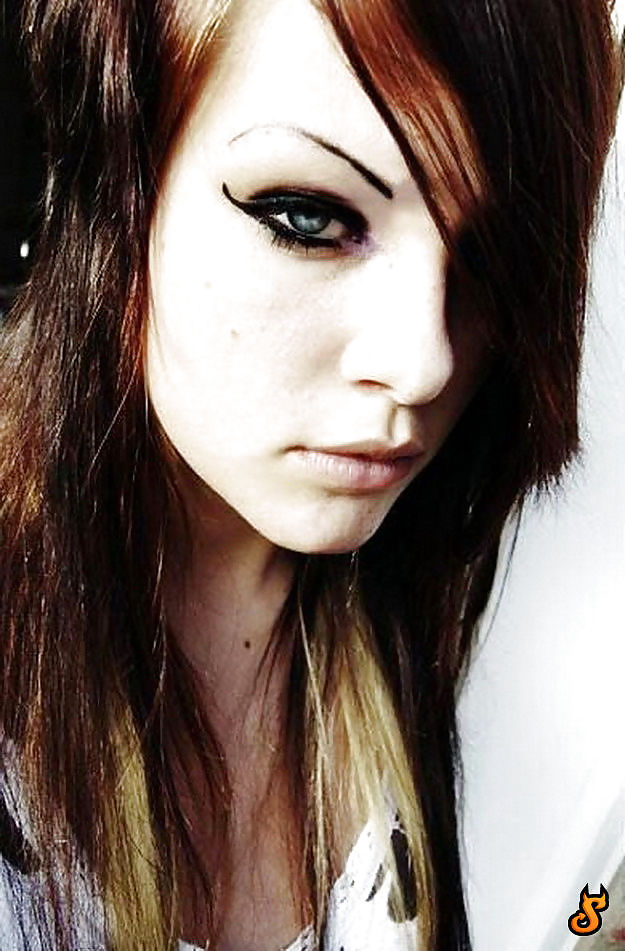 J' aime 45 emo girls
 #17009605