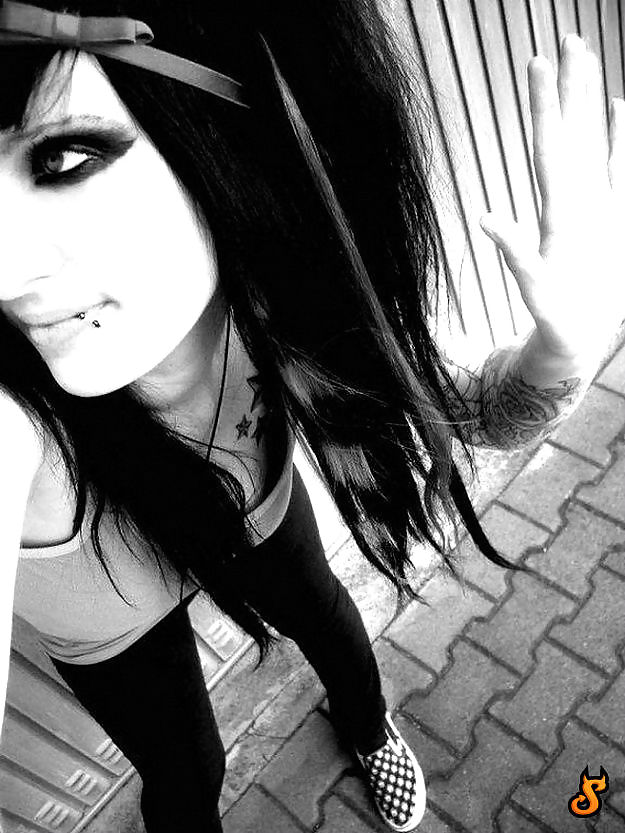 J' aime 45 emo girls #17009753