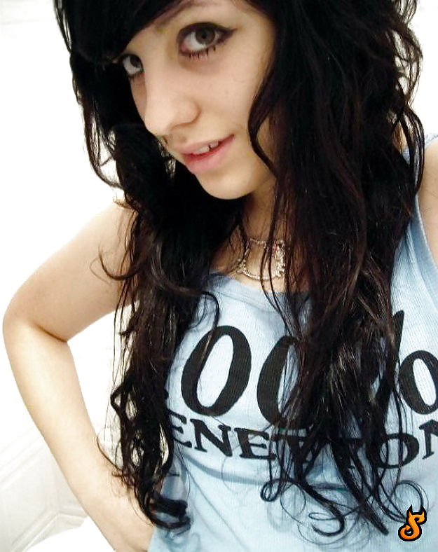 J' aime 45 emo girls
 #17009779