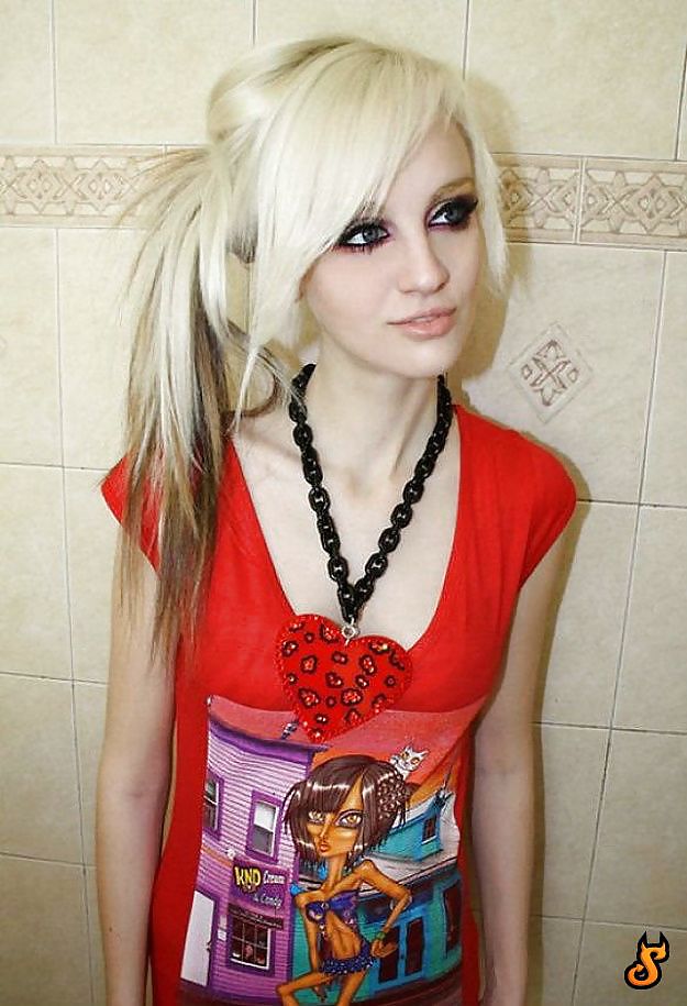 J' aime 45 emo girls
 #17009805