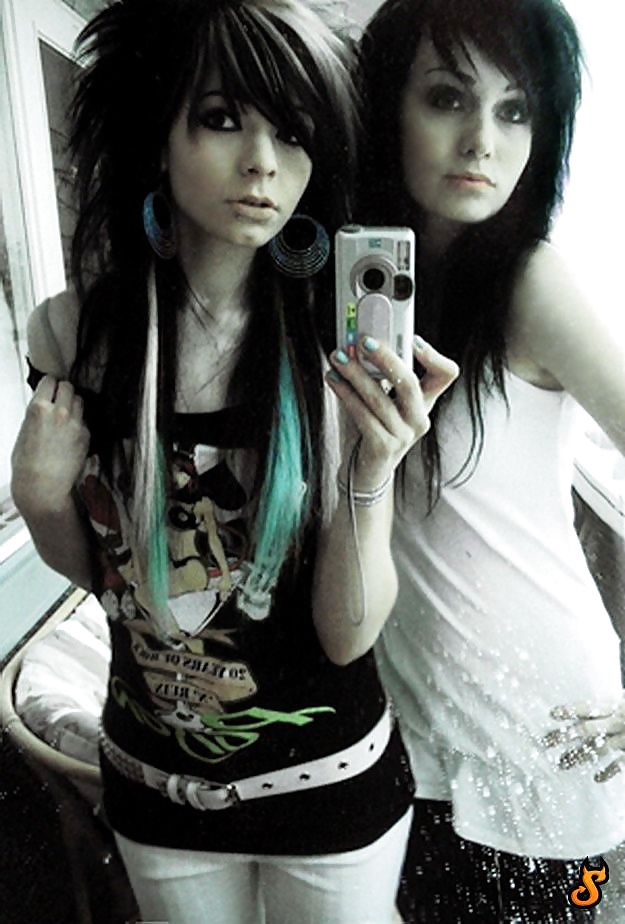 J' aime 45 emo girls #17009845