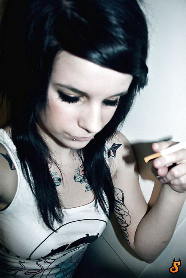 J' aime 45 emo girls
 #17009898