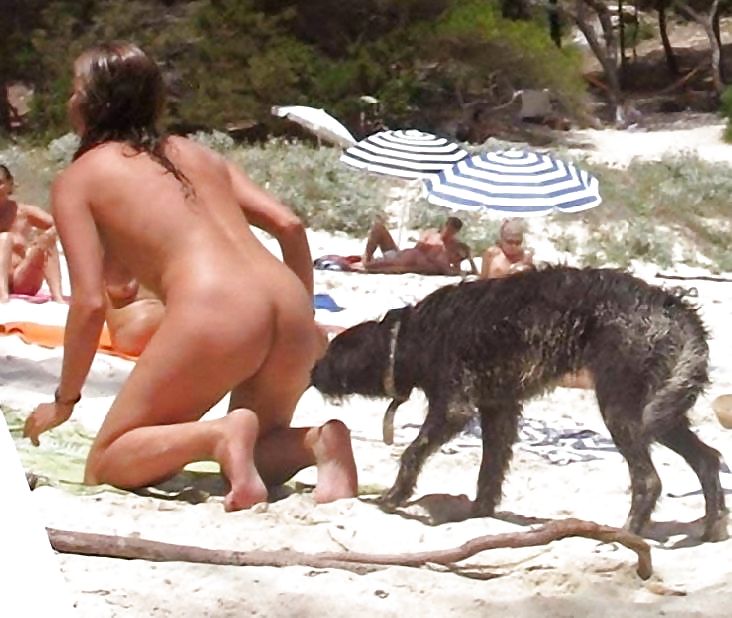 Altri giovani nudi sulla spiaggia
 #970044