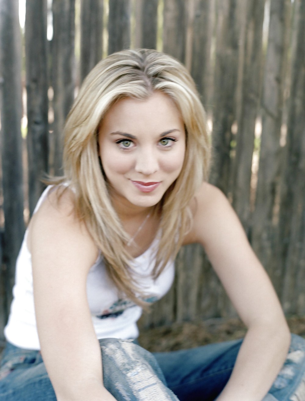 Kaley christina cuoco
 #8127679