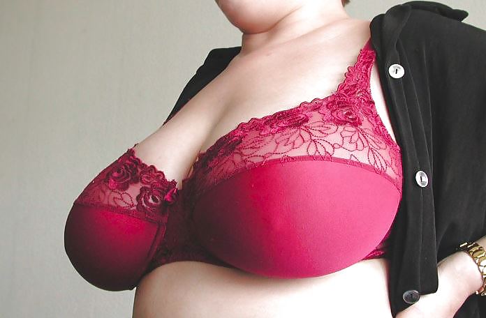 Tette grosse in reggiseno 28
 #18068181