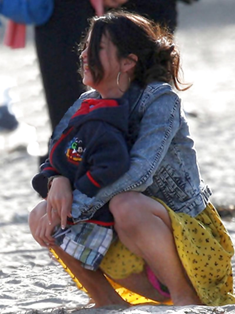 Selena gomez upskirt
 #7421928