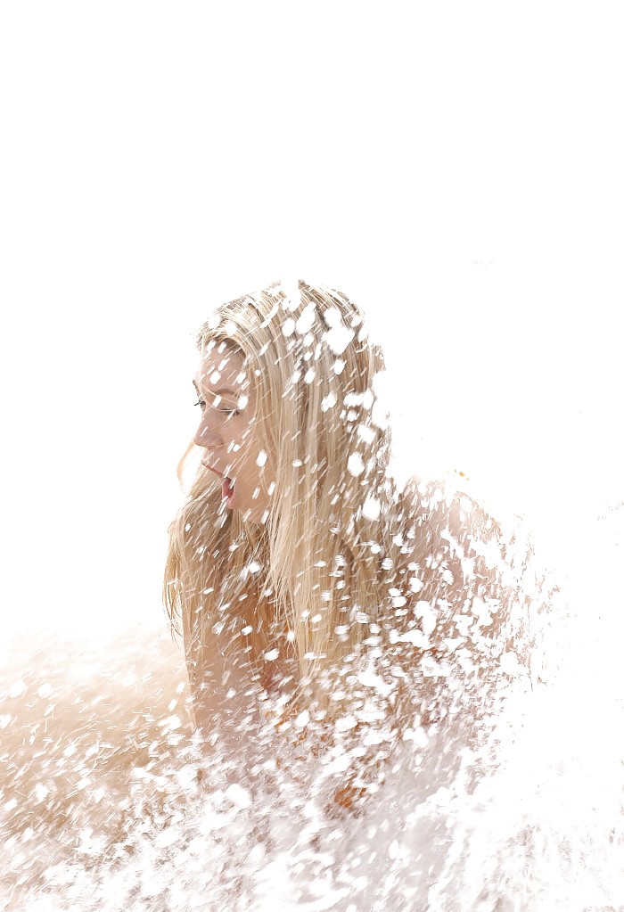 Dos rubias calientes en una playa
 #17291773