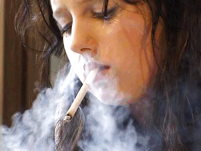 ¡Fumar cigarrillos es sexy!
 #16842262